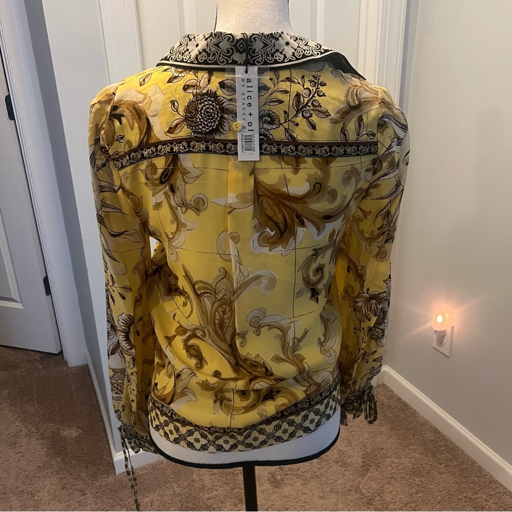 WILLA BLOUSON TIE SLEEVE TOP
Alicia and Olivia nwt xs - Picture 9 of 11
